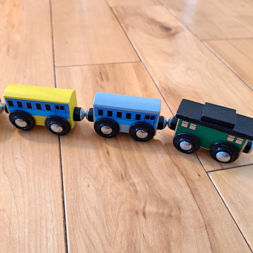 5 PIECE WOODEN TRAIN ENGINE PASSENGER CABOOSE Thomas Wooden Railway Compatible - Picture 3 of 7